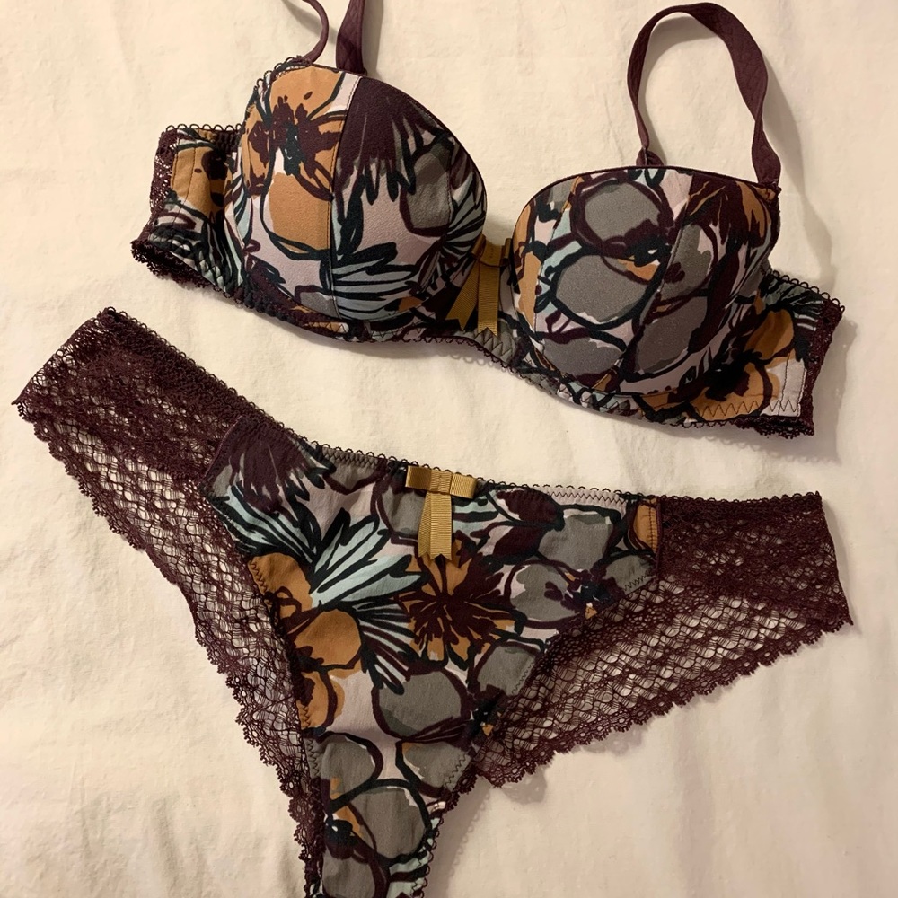Huit Chiffon and Lace Set